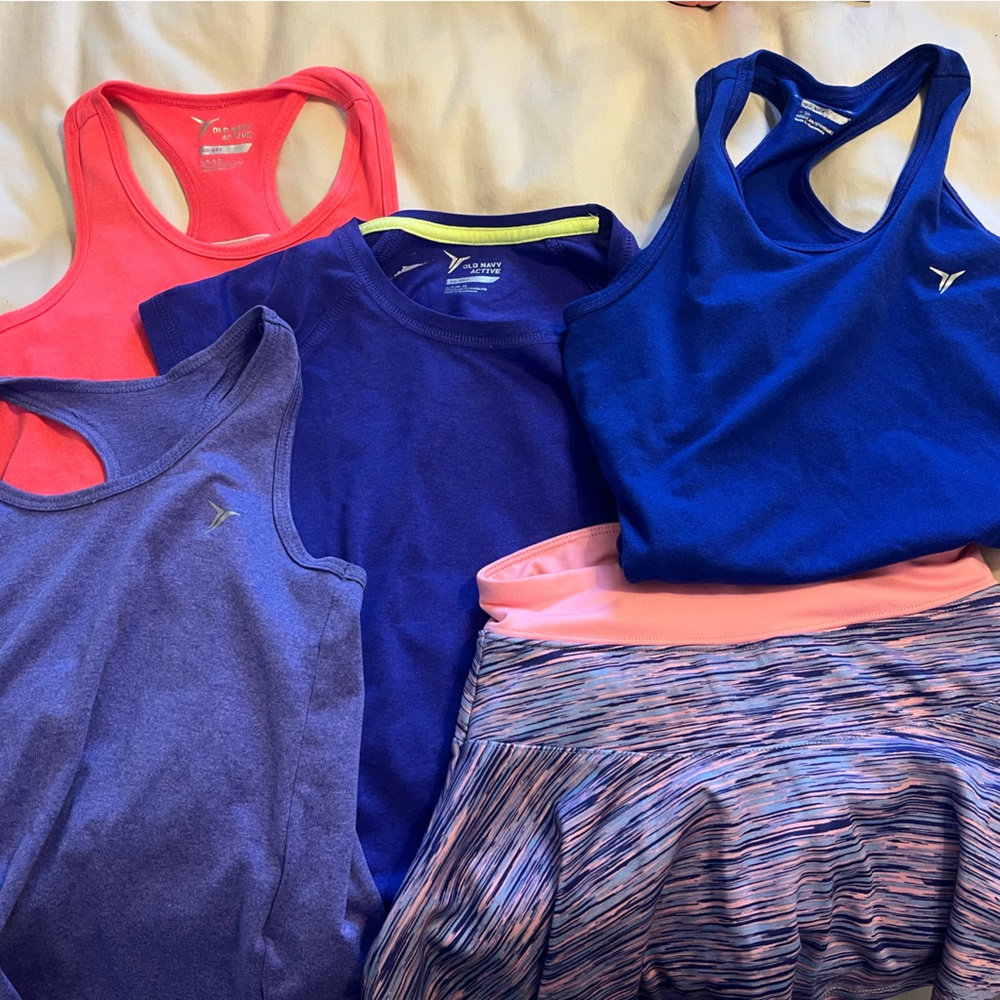 Young Girls old navy active bundle. Size 6-7. Small